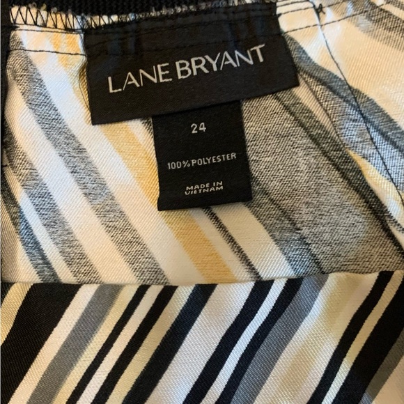 Lane Bryant-Plus Size 24-A-Line Geometric Print Skirt W/ Pockets - Picture 5 of 7